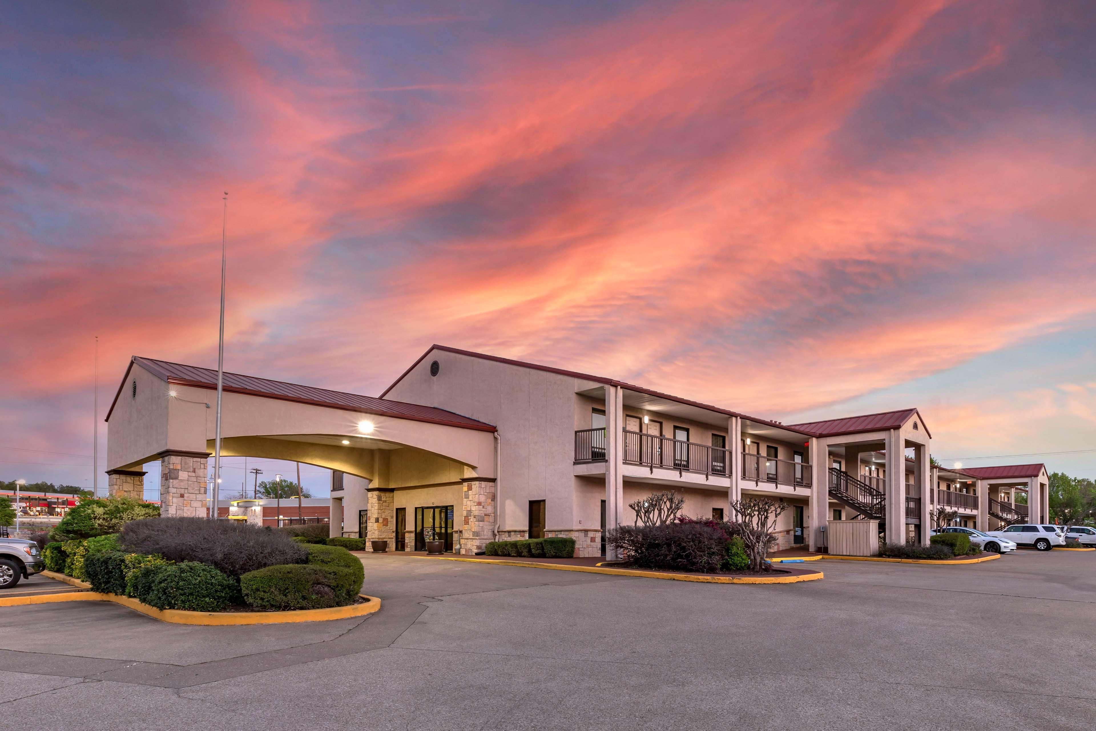 Best Western Lindale Inn Exterior foto